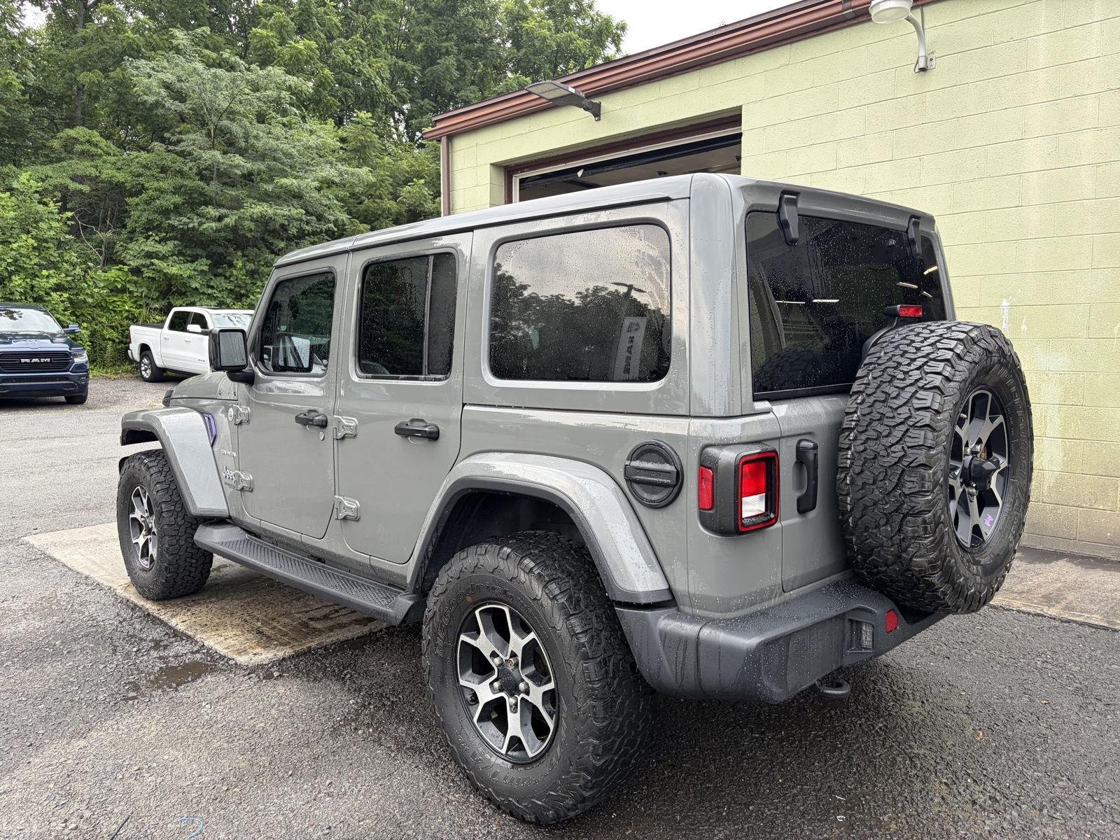 Used 2021 Sting-Grey Jeep Unlimited Sahara image 5