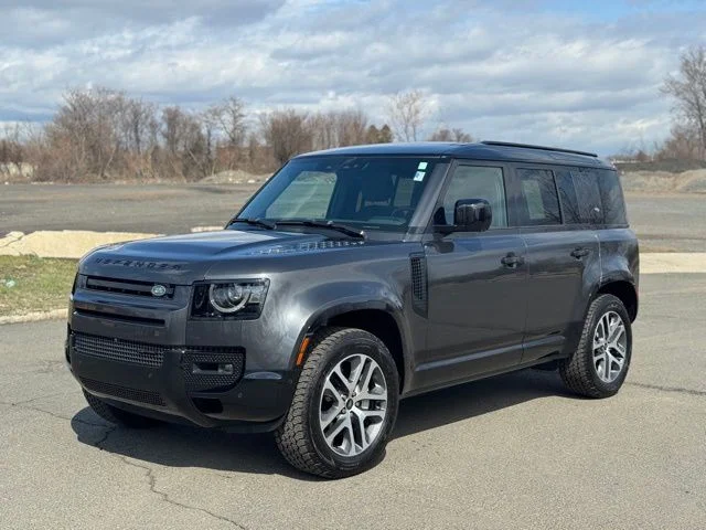 2023 Land Rover Defender X-Dynamic SE's photo