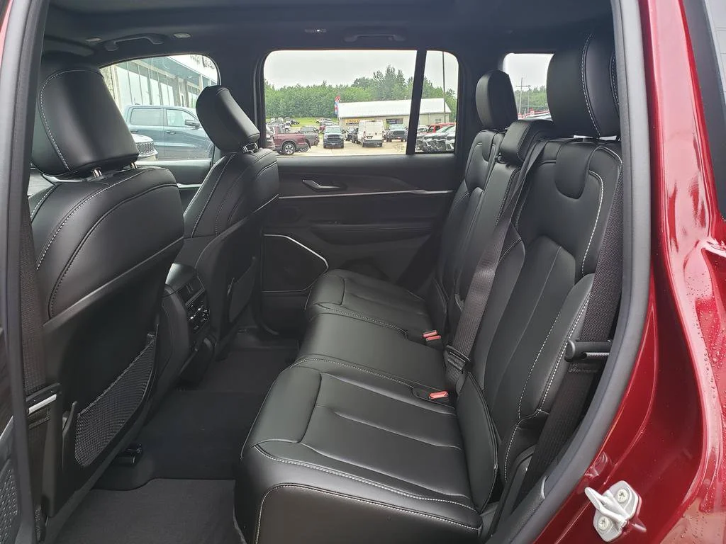New 2026 Velvet Red Pearl-Coat Exterior Paint Jeep Limited image 14