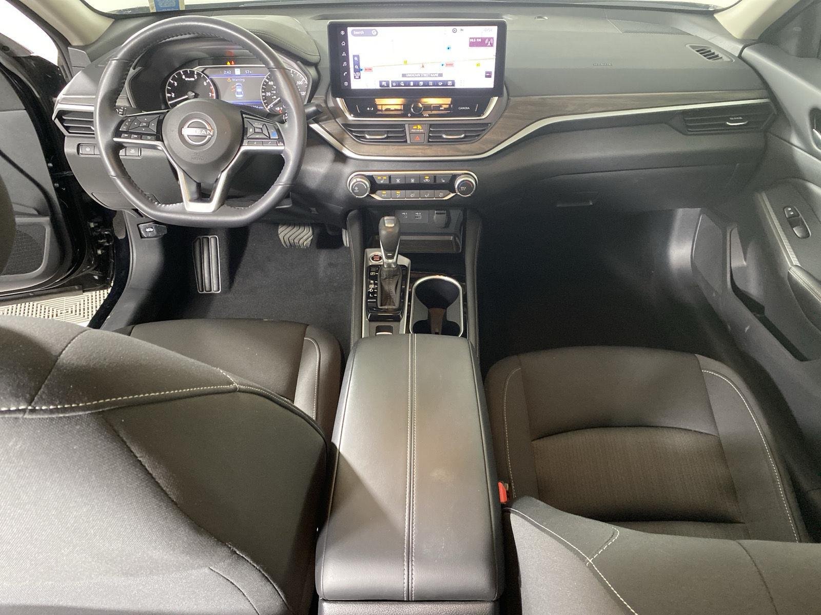 Used 2024 Super Black Nissan 2.5 SV image 25