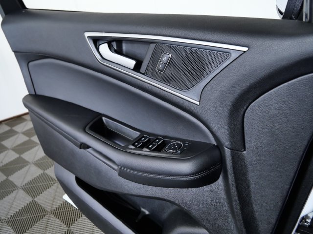Used 2024 White Ford SEL image 26
