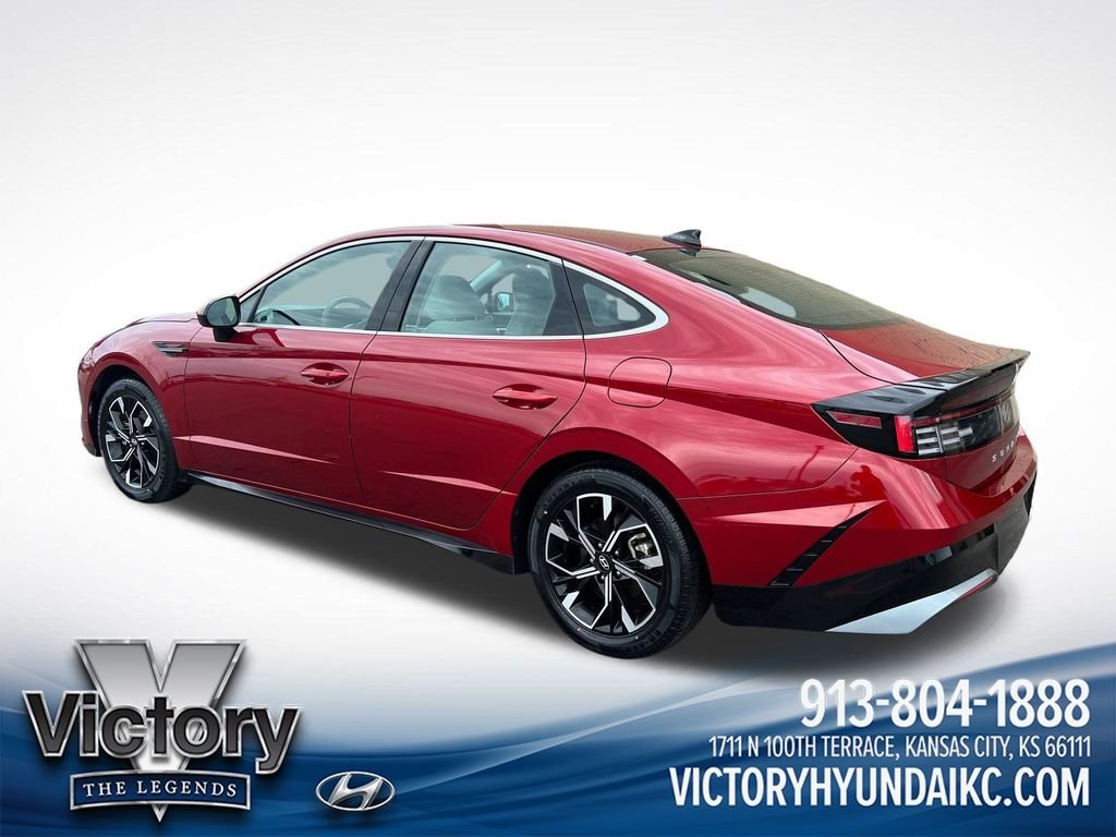 Used 2024 Red Hyundai SEL image 3