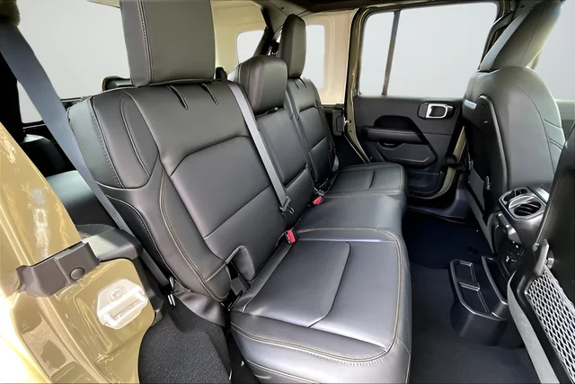2026 Jeep Wrangler 4-Door Sahara - Photo 15