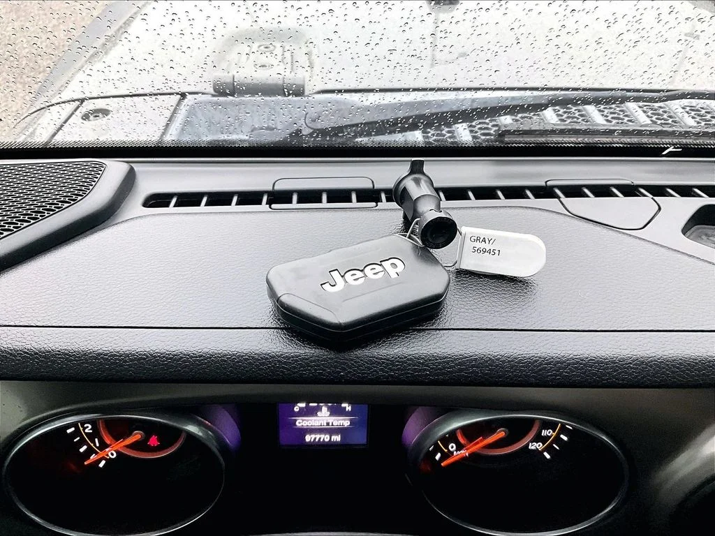 Used 2019 Gray Jeep Sport image 12