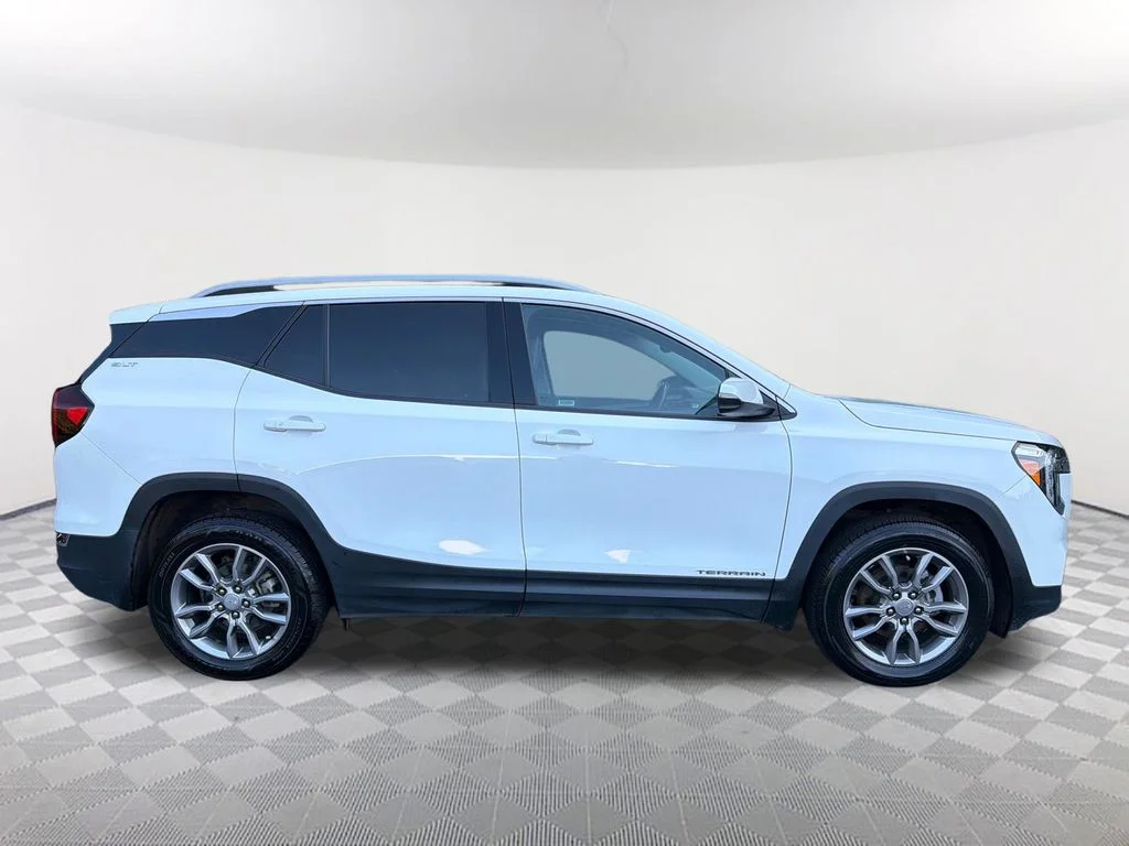 Used 2022 White GMC SLT image 4