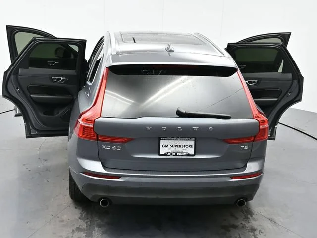 Used 2019 Grey Volvo Momentum image 44
