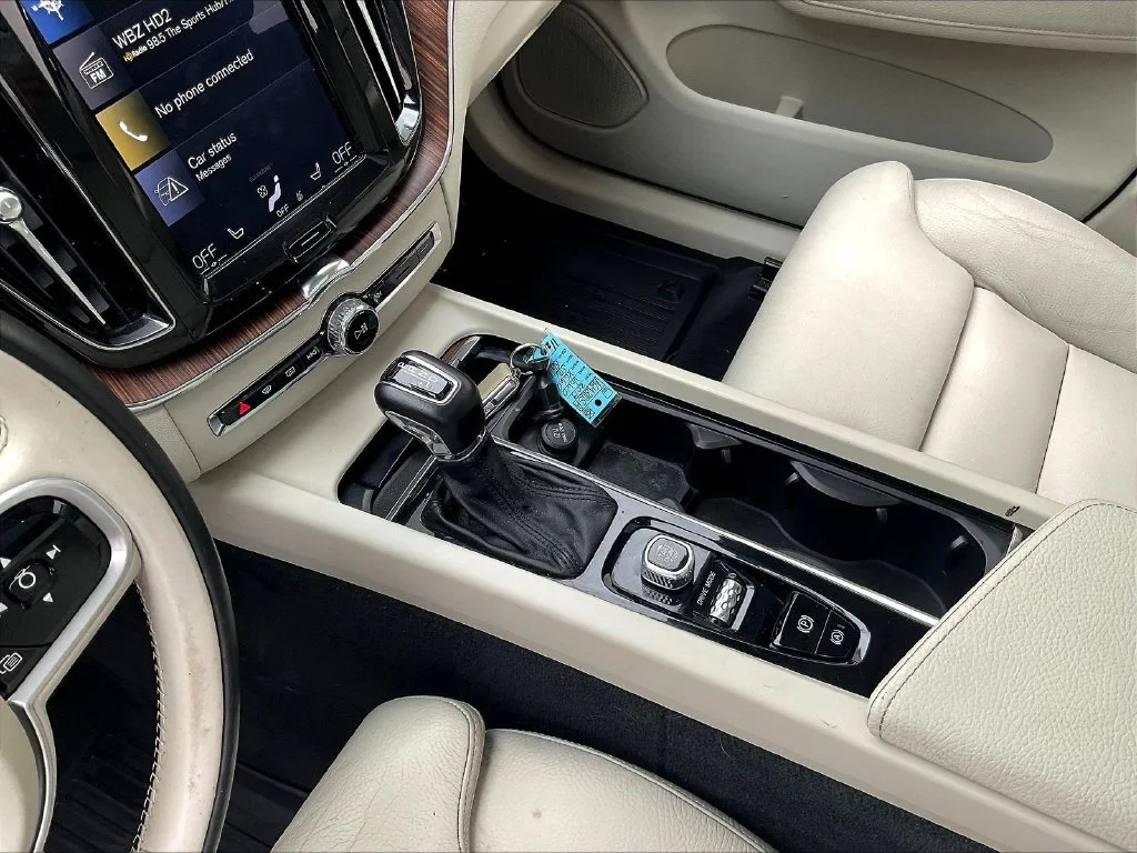 Used 2019 Onyx Black Metallic Volvo T6 Inscription image 17