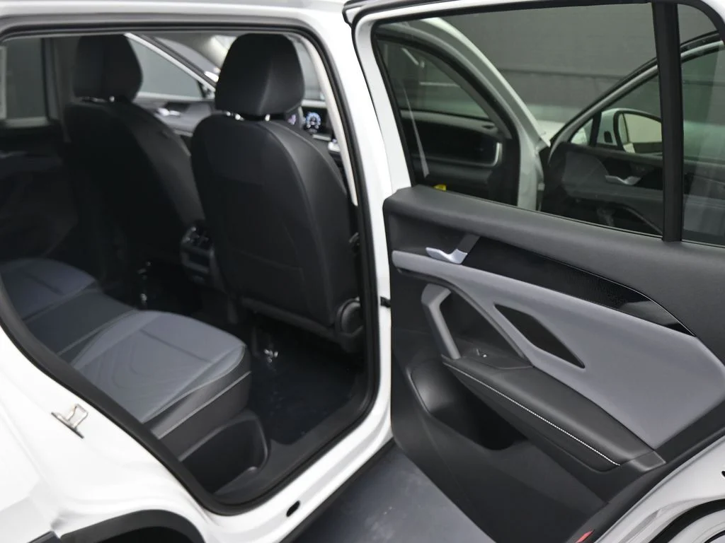 2026 Volkswagen Tiguan SE - Photo 43