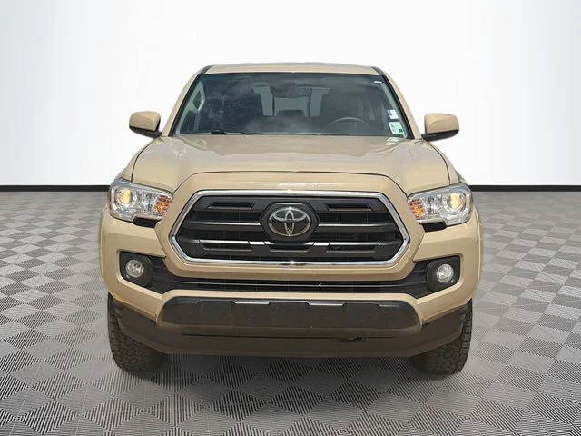Used 2019  Toyota SR5 image 2