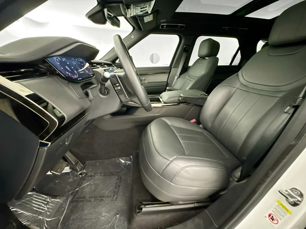 Used 2024 White Land Rover Dynamic SE image 20