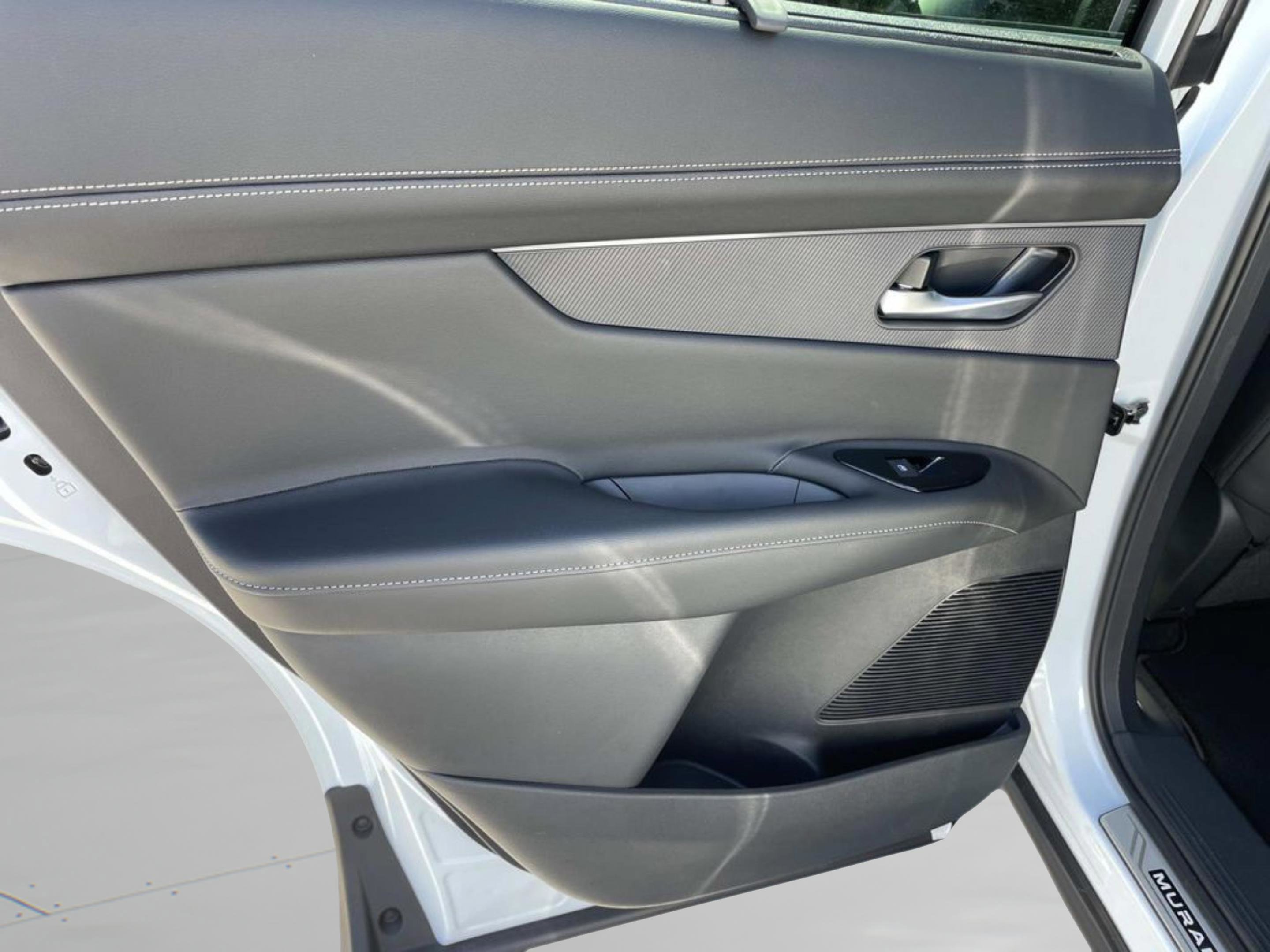 New 2026 Everest White Pearl TriCoat / Super Black Two-tone Nissan Platinum image 12