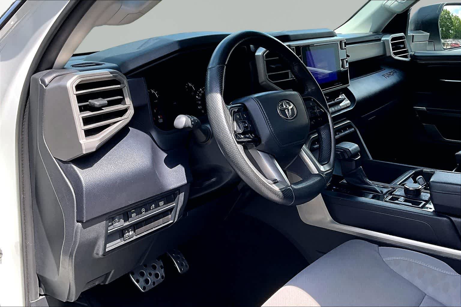 Used 2023 Ice Cap Toyota SR5 image 17
