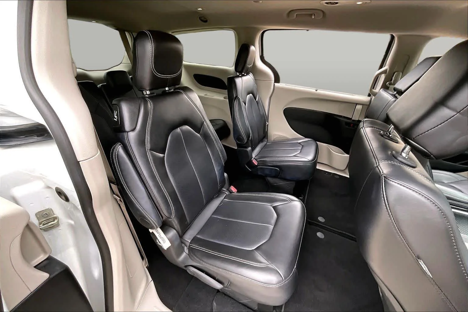 Used 2024 Bright White Clearcoat Chrysler Touring L image 19