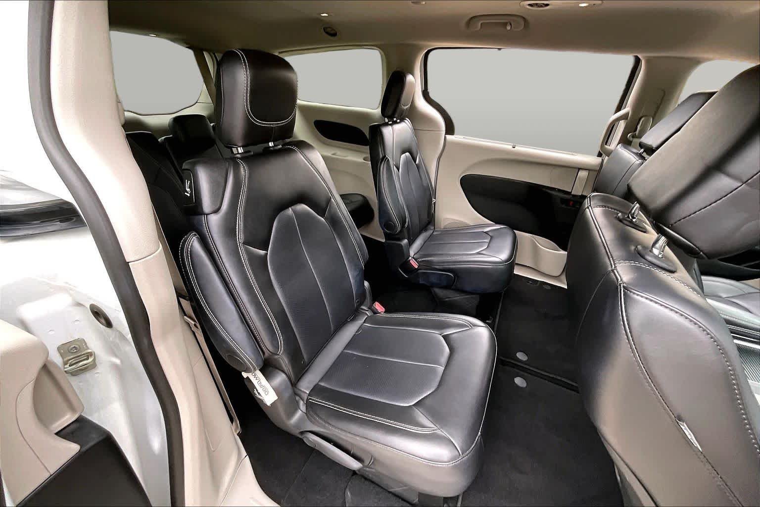 Used 2024 Bright White Clearcoat Chrysler Touring L image 19