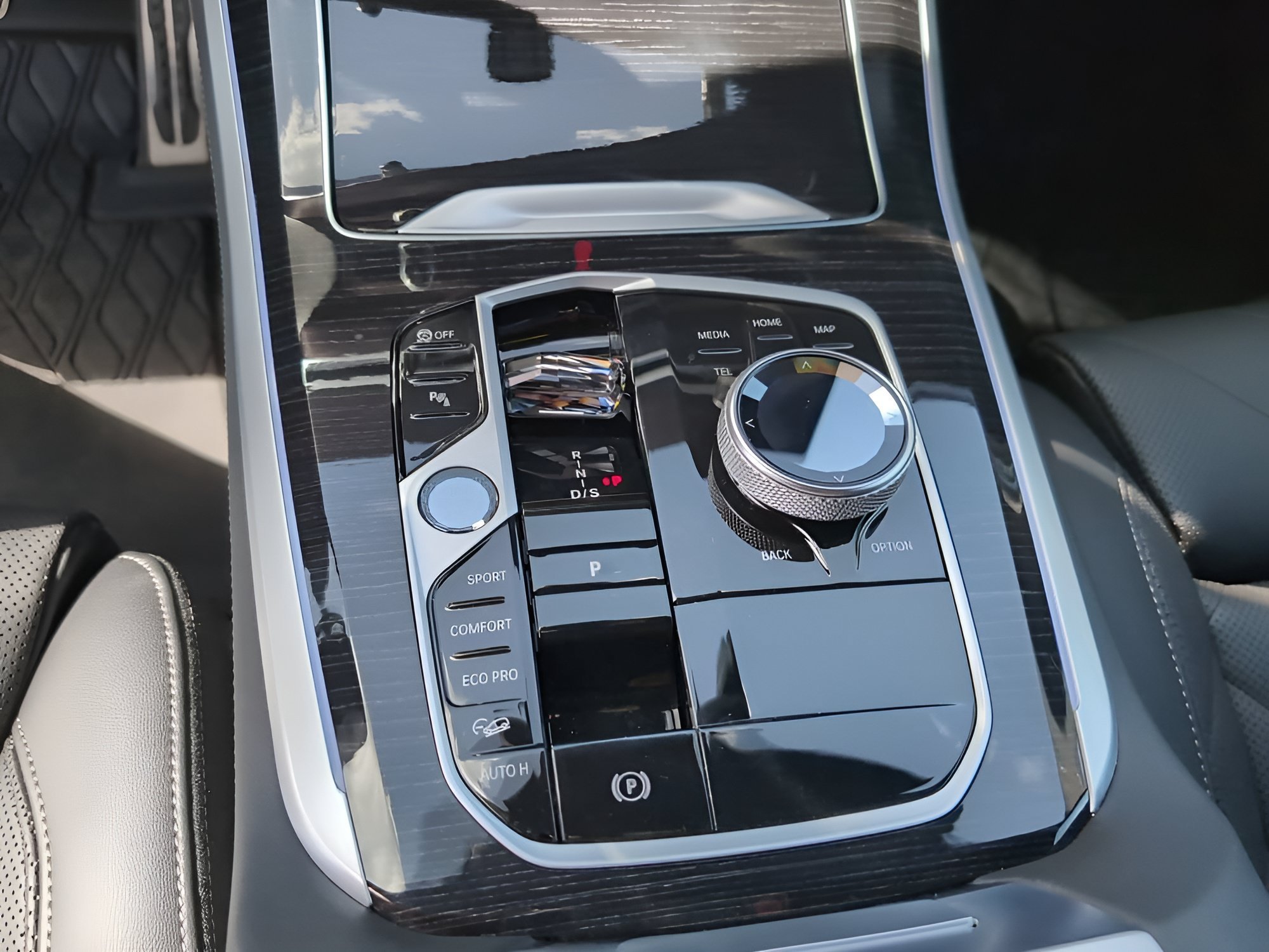 Used 2025 Black Sapphire Metallic BMW M60i image 18