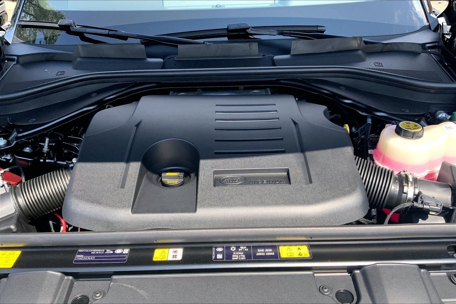 New 2026 Santorini Black Land Rover SE image 16