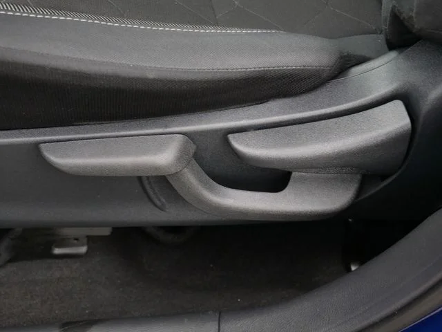 Used 2019 Blue Nissan SV image 15