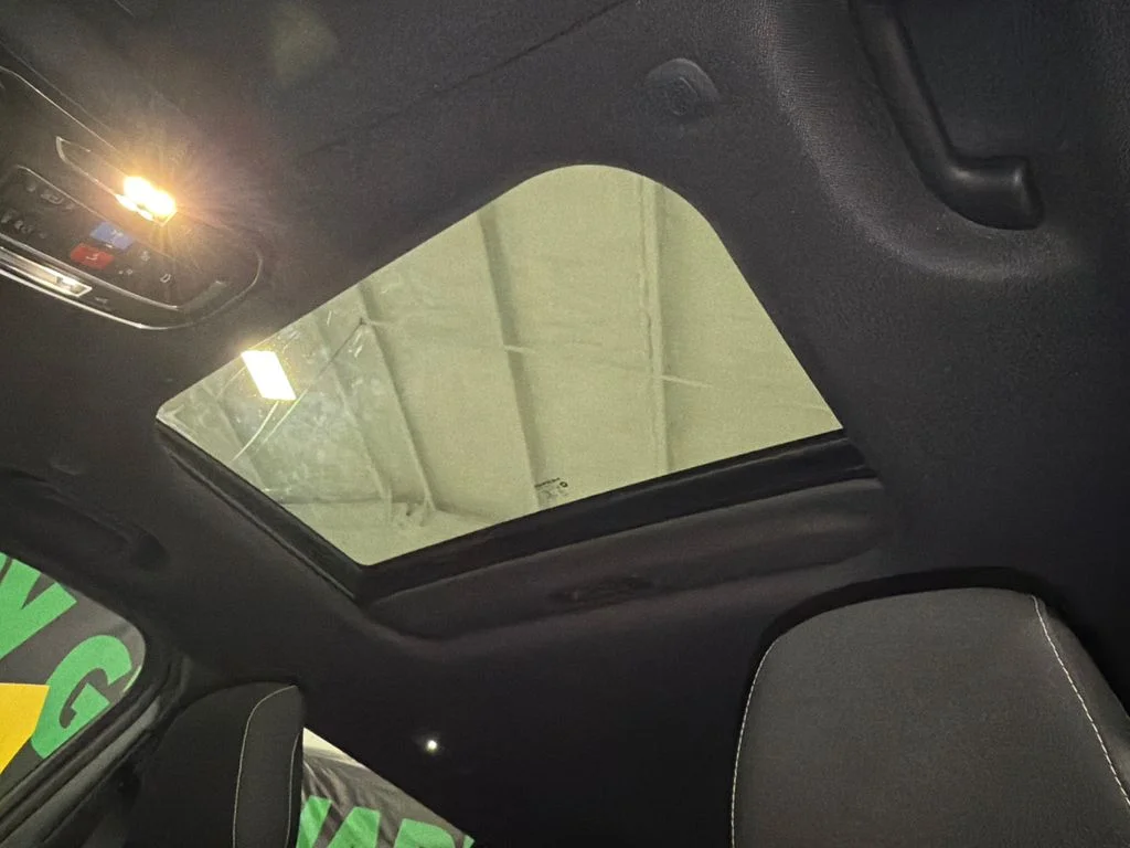 New 2026 Bright White Clear-Coat Exterior Paint Jeep Laredo X image 14
