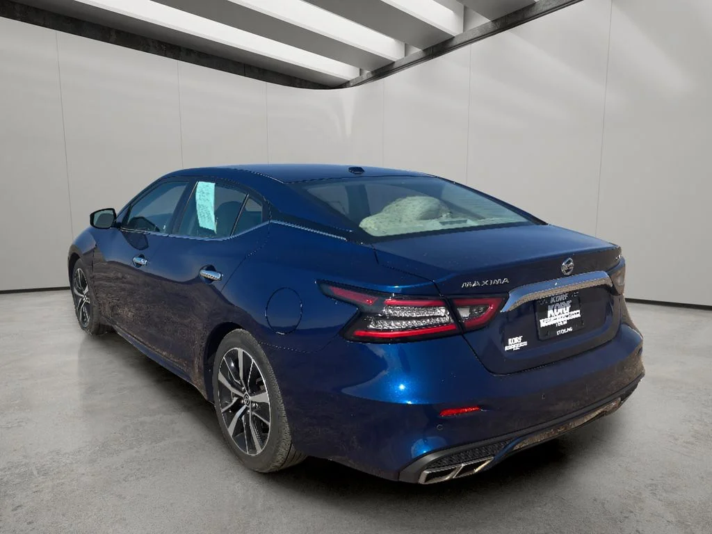 Used 2021 Deep Blue Pearl Nissan SV image 4