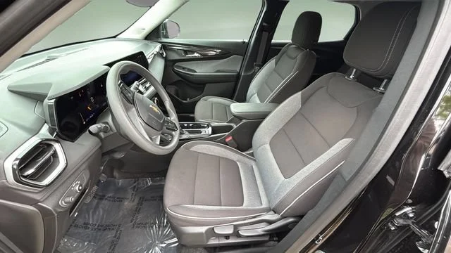 Used 2025 Mosaic Black Metallic Chevrolet LT image 17