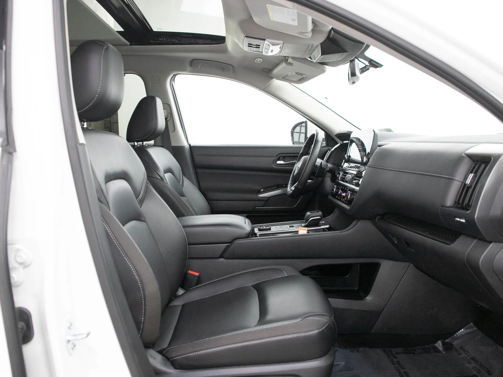 Used 2023 Pearl White Tricoat Nissan SL image 13