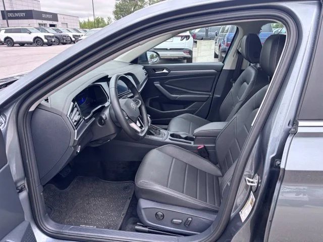 Used 2024 Gray Volkswagen 1.5T SE image 12