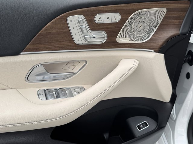 New 2026 MOONLIGHT WHITE MET Mercedes-Benz GLE 450 image 8