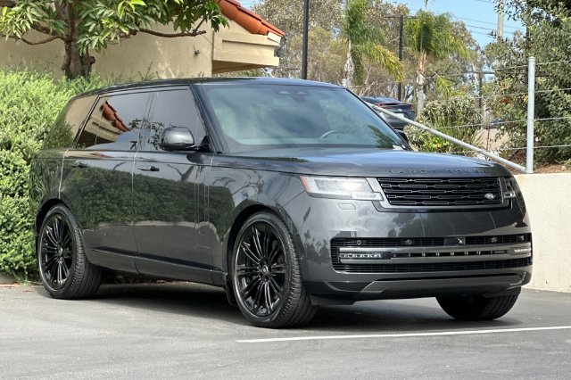 Used 2024 Gray Land Rover SE image 7
