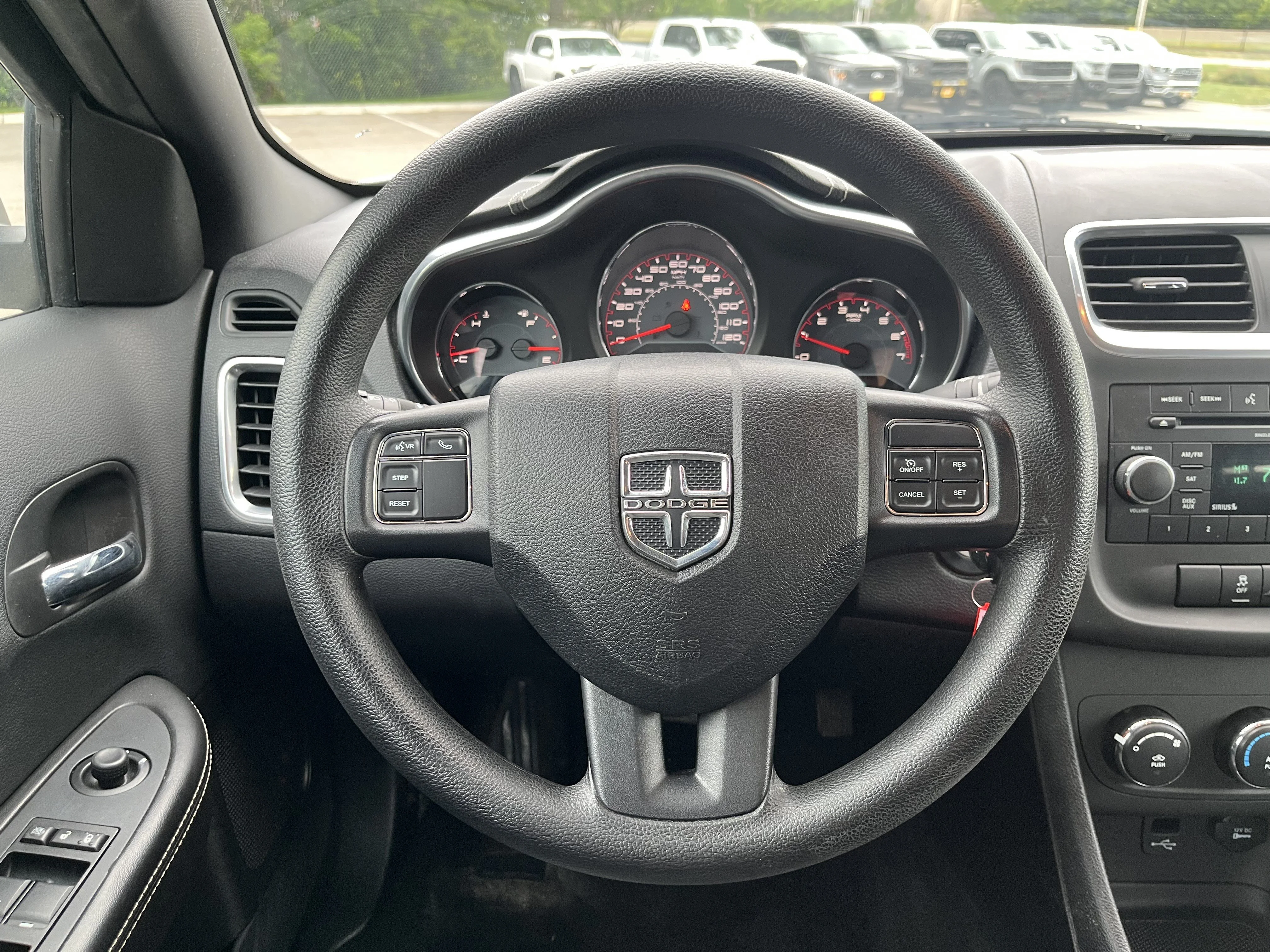 Used 2014 Bright White Clearcoat Dodge SE image 12