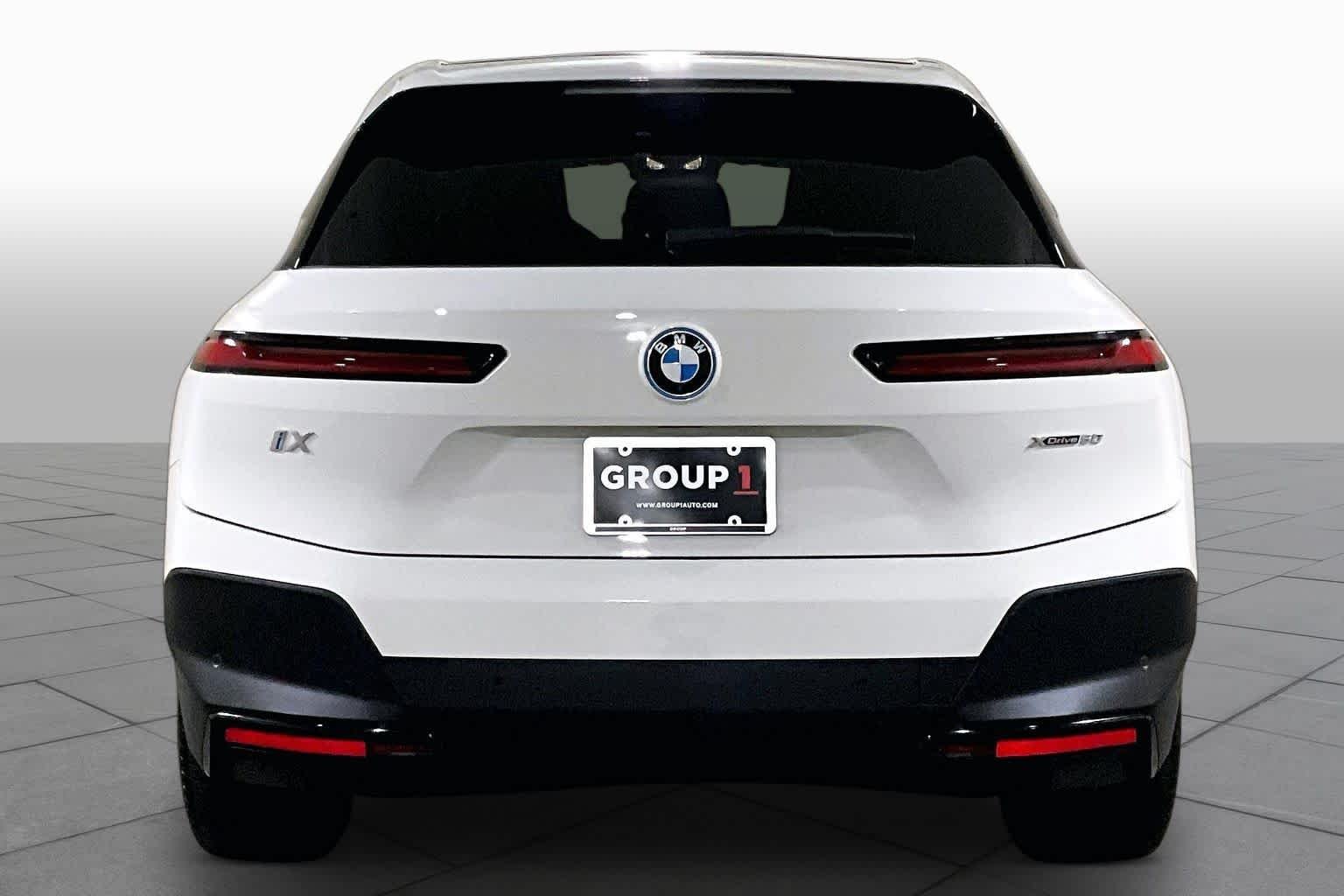 Used 2024 Alpine White BMW xDrive50 image 4