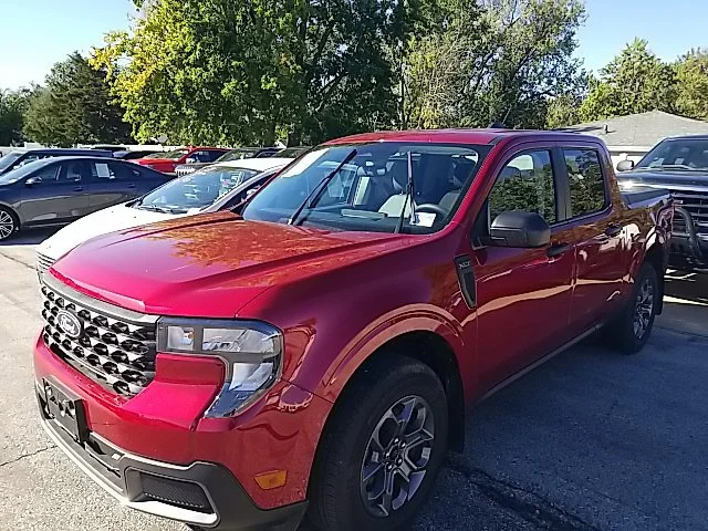 Used 2025 Red Ford XLT image 12