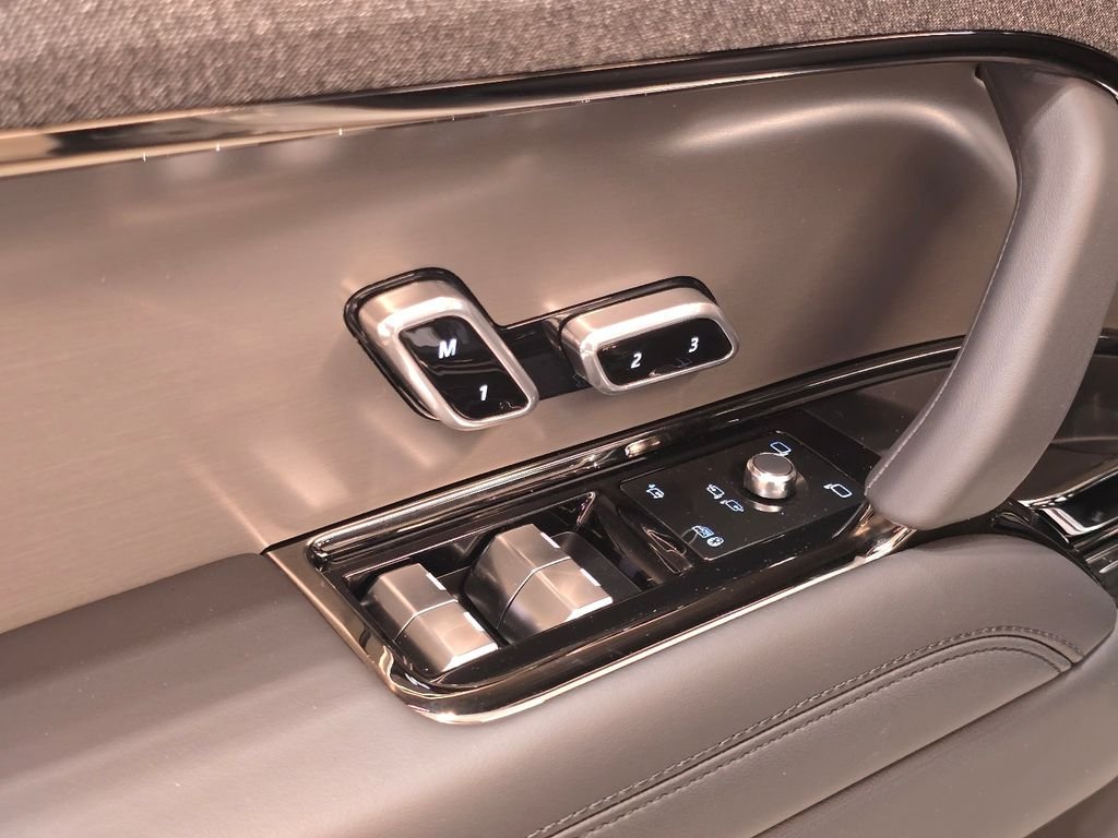 New 2026 Borasco Grey Land Rover se image 37