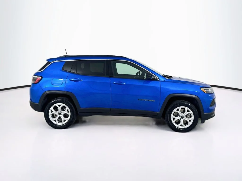 Used 2025 Blue Jeep Latitude image 8