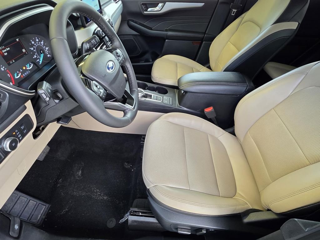 Used 2022 White Ford SEL image 8