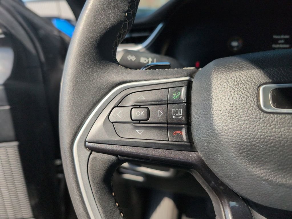 Used 2023 Gray Jeep Altitude image 13