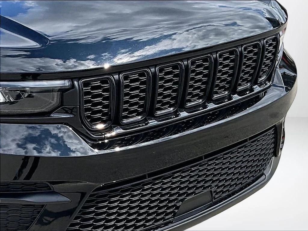 Used 2023 Black Jeep Altitude X image 29