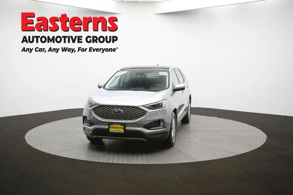 Used 2023 Silver Ford SEL image 50