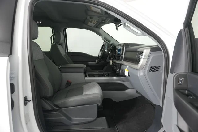 New 2026 Oxford White Ford F-350® XLT image 31