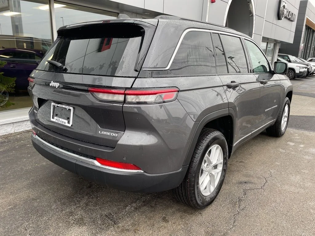 New 2026 Baltic Gray Metallic Clear-Coat Exterior Paint Jeep Laredo X image 8