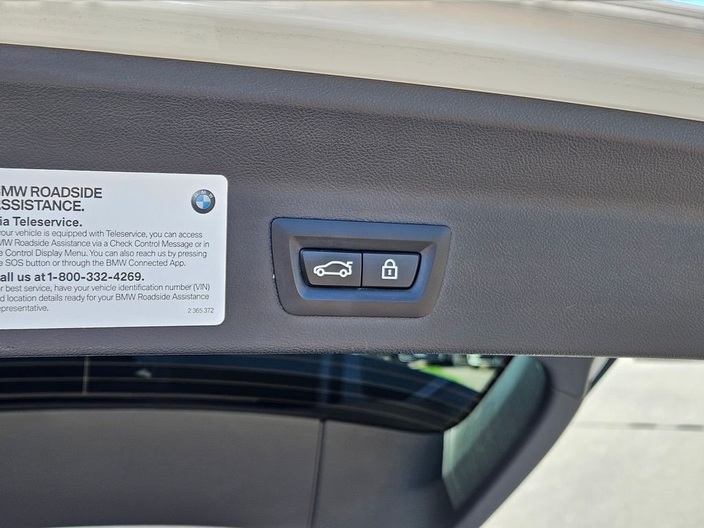 Used 2022 Mineral White Metallic BMW xDrive30i image 12