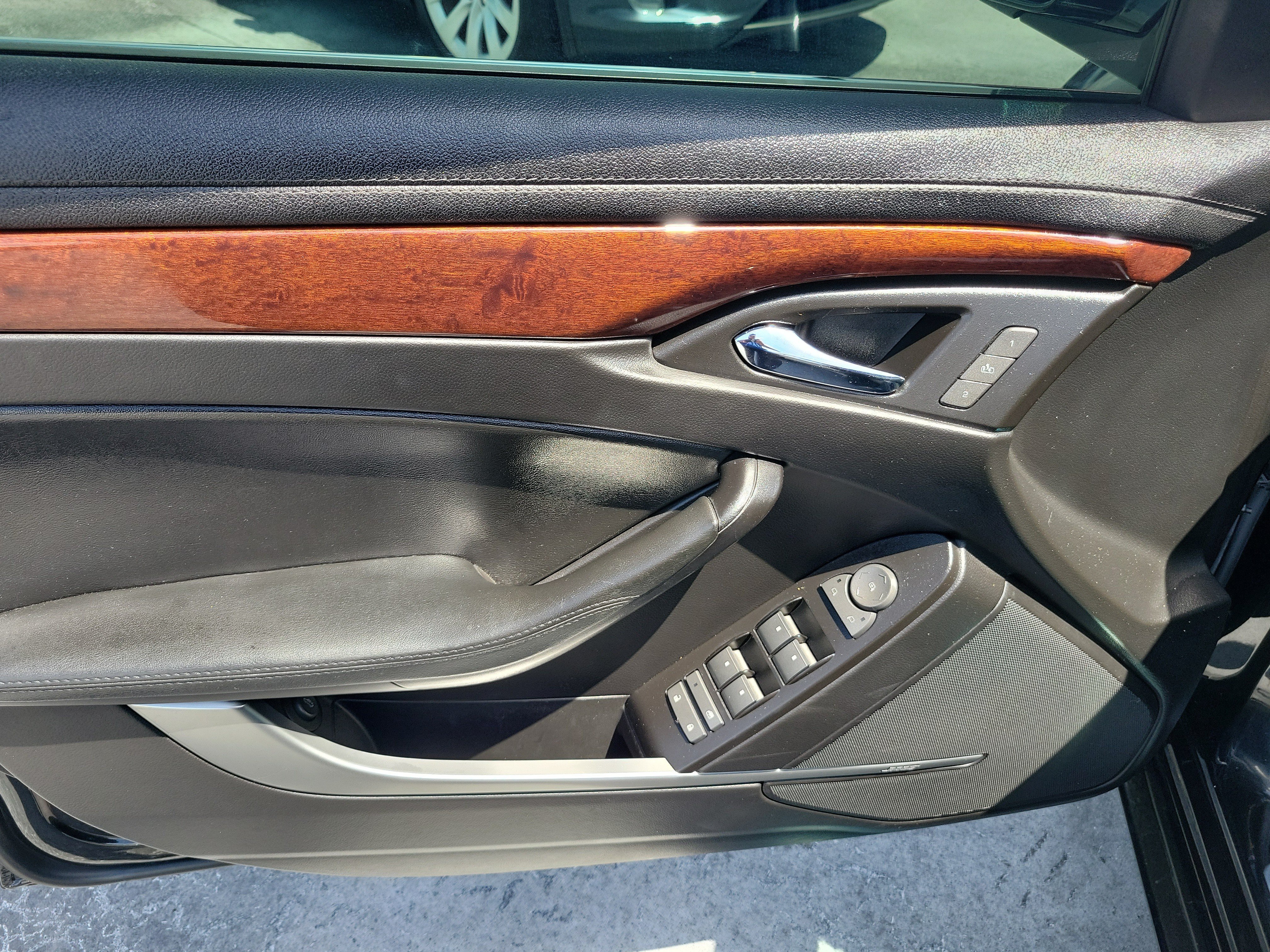 Used 2009 Black Ice Cadillac RWD w/1SA image 17