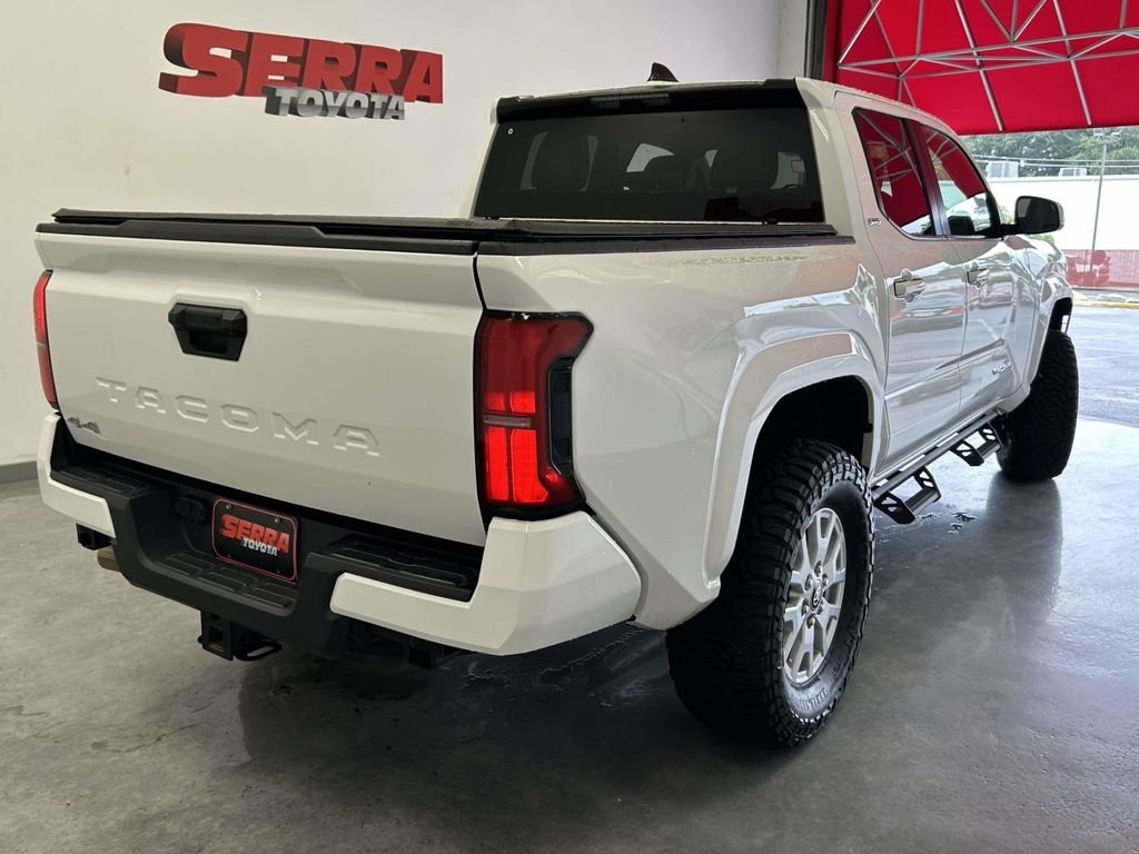 Used 2025 White Toyota SR5 image 3