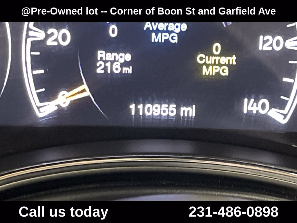 Used 2019 Silver Jeep Limited image 22