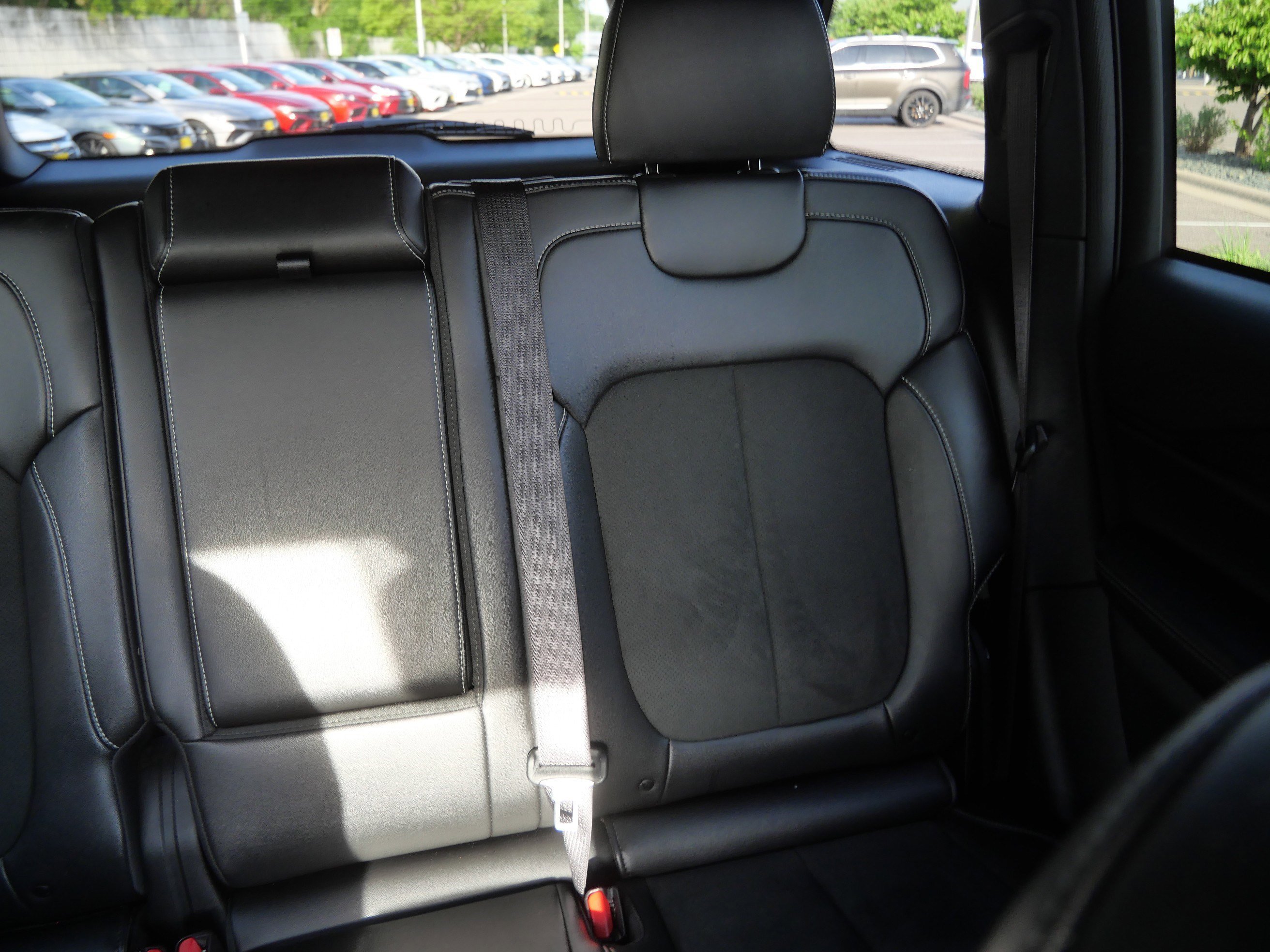 Used 2025 Diamond Black Crystal Pearlcoat Jeep Altitude image 14