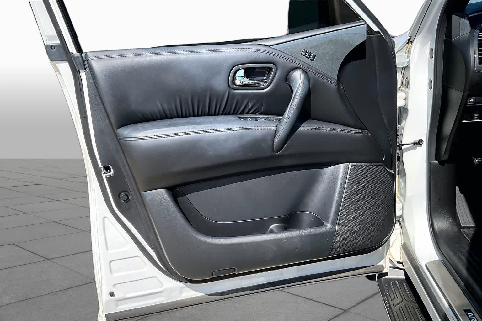 Used 2023 Aspen White Tricoat Nissan SL image 25