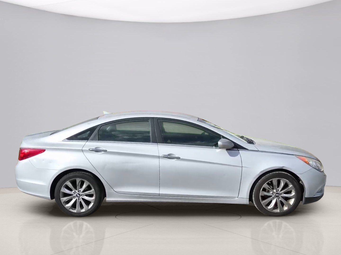 Used 2011 Silver Hyundai LIMITED image 6