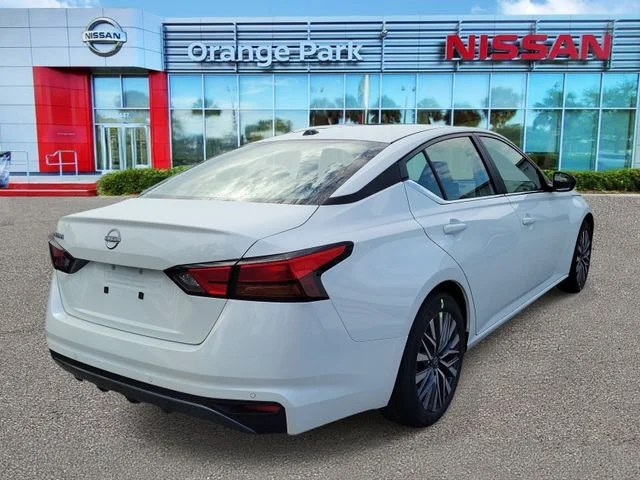 New 2026 White Nissan 2.5 SV image 2