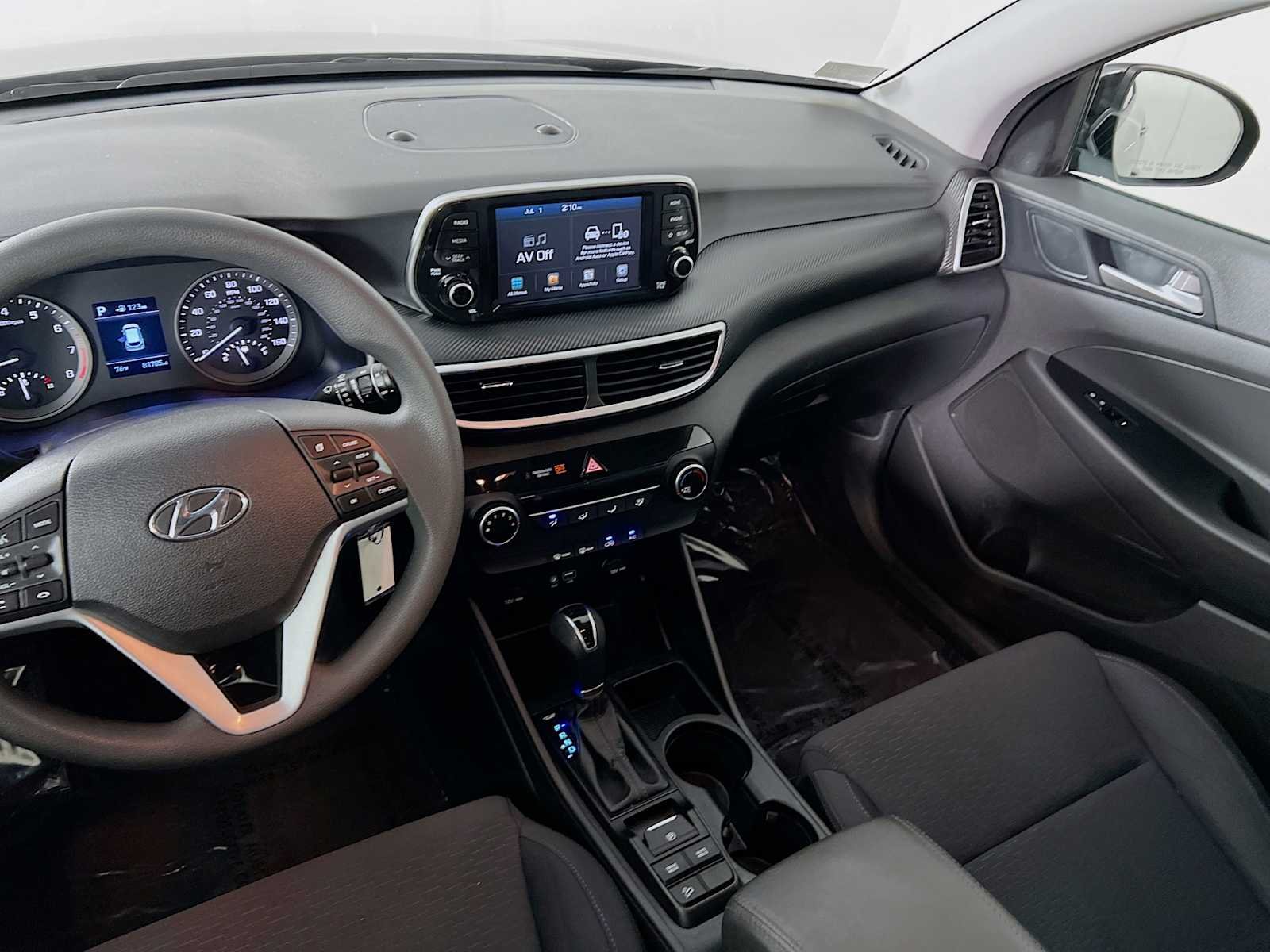 Used 2021 Black Noir Pearl Hyundai SE image 22