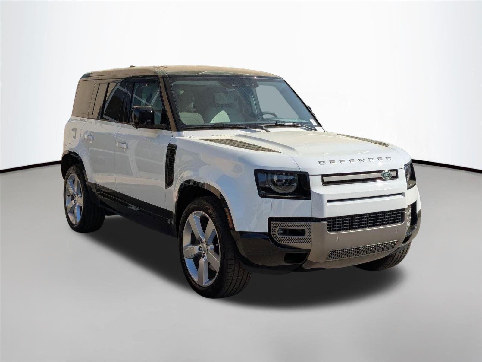 Used 2025 Fuji White Land Rover X-Dynamic SE image 3