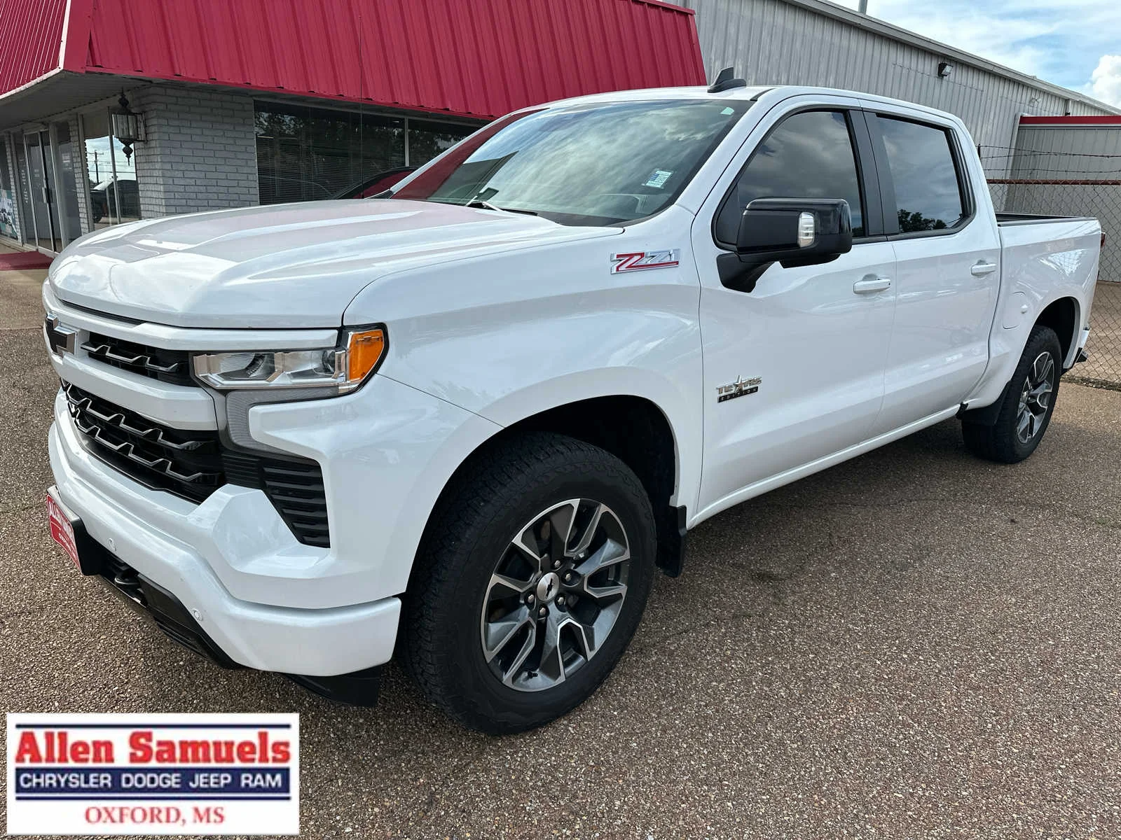 Used 2024 Summit White Chevrolet RST image 6
